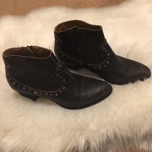 Corso Como size 91/2 distressed leather low boot